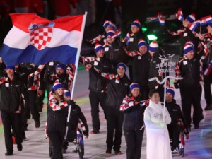 Svečanost otvaranja 13. zimskih Paraolimpijskih igara u Pjongčangu. Na slici hrvatska paraolimpijka Eva Goluža nosila je hrvatsku zastavu na ceremoniji otvaranja. foto HINA/ Damir SENČAR /ds