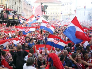 Zagreb, 15.7.2018.- Navijači na Trgu bana Jelačića u Zagrebu,   foto HINA/ Denis CERIĆ