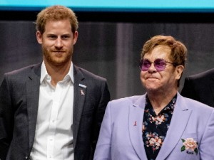 Princ Harry  i Sir Elton John tijekom AIDS konferencije 2018 u Amsterdamu, foto  EPA/ROBIN UTRECHT