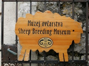 Muzej Ovcarstva. Tea de Both izradjuje od vune lutke, maske i razne igracke. Foto: Matija Djanjesic / CROPIX