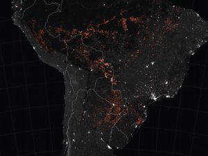 Noćna satelitska snimka požara u Južnoj Americi (NASA)