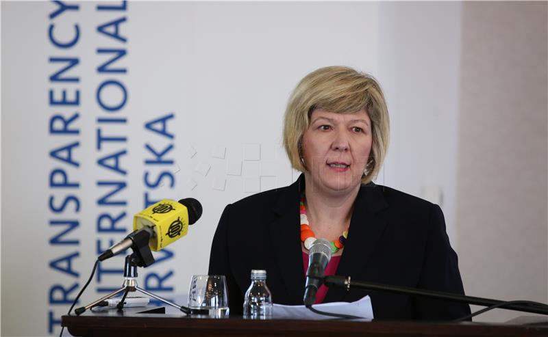 Transparency International Hrvatska 14. ožujka obavijestio je javnost kako im je licenca oduzeta na netransparentan način.