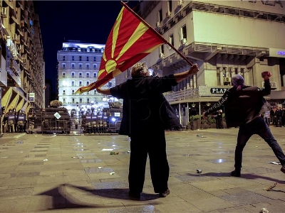 Pristaše oporbe nosili su natpise "Bez pravde, nema mira".