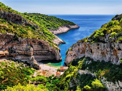 Nagrađena plaža Stiniva na otoku Visu.