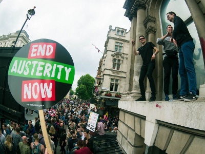 Prosvjed protiv politika štednje u Londonu 2015. godine (izvor: David B. Young prema Creative Commons licenci).