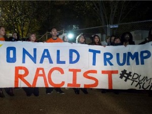 Imigranti prosvjeduju protiv republikanskog predsjedničkog kandidata Donalda Trumpa na Pennsylvania Avenue ispred Bijele kuće, Foto EPA/MICHAEL REYNOLDS