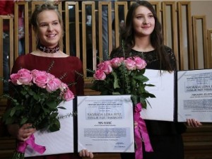 Na fotografiji dobitnice Nika Barić i Nikolina Jelenić. foto HINA/ Lana SLIVAR DOMINIĆ/ lsd