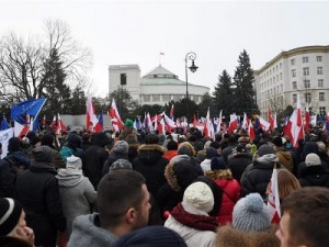 Prosvjednici pred poljskim parlamentom, foto EPA