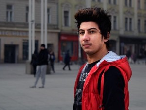 Tražitelj azila Walid iz Iraka na Trgu bana Jelačića u Zagrebu