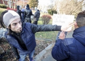 Pred "Porinom" je zbog učestalog nasilja i neadekvatne policijske reakcije na prijavljene napade prosvjedovalo pedesetak tražitelja azila / Foto P. GLEBOV/PIXSELL