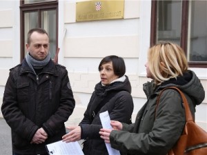 Novinarima su se obratili Sandra Benčić iz Centra za mirovne studije, Bernard Ivčić iz Zelene akcije i Jelena Berković iz GONG-a. foto HINA/ Tomislav PAVLEK