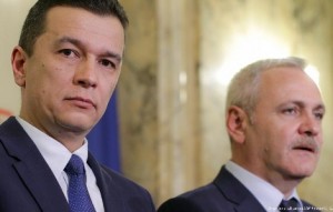 Rumunjski premijer Sorin Grindeanu (lijevo) i predsjednik socijalista Liviu Dragnea.