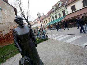 Na fotografiji spomenik Mariji Jurić Zagorki. foto HINA /Denis CERIĆ/ zk