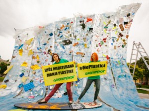 Greenpeace - Plasticni val (1)