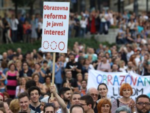 Zagreb, 01.06.2017. - Prosvjedna akcija "Čekajući tramvaj zvan obrazovna reforma" na Trgu kralja Tomislava. foto HINA/ Lana SLIVAR DOMINIĆ/ lsd