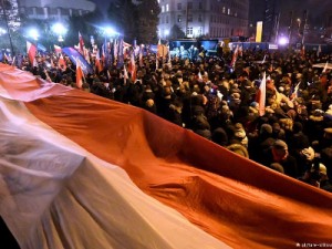 Tisuće Poljaka su 2016. prosvjedovale protiv ograničavanja slobode medija