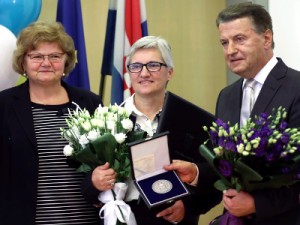 Na fotografiji ministrica za demografiju, obitelj, mlade i socijalnu politiku Nada Murganić, dobitnici nagrada Biljana Francišković, Josip Grgurić. foto HINA/ Lana SLIVAR DOMINIĆ/ lsd