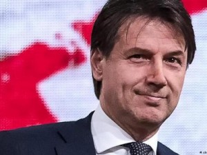 Giuseppe Conte - balansiranje između lijevog i desnog