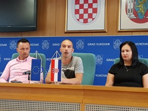 Na slici:  Denis Zeko, predsjednik udruge KK Dunavski raj, Siniša Mitrović, stručni suradnik u gradu Vukovaru,  Andrijana Vidaković, voditeljica projekta. Foto: KK Dunavski raj