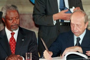 Kofy Annan i Lamberto Dini Povijesni čin 1998.