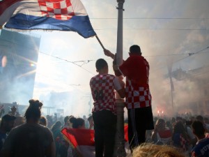 Navijači na Trgu bana Jelačića u Zagrebu,  foto HINA /Zvonimir KUHTIĆ/