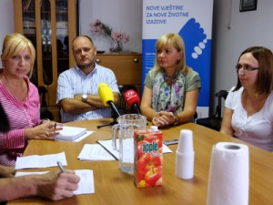 Na slici Miroslava Rožanković, psihijatar Zoran Zoričić, Bernardica Juretić, Ivana Buterin Gluić. foto HINA/ Edvard ŠUŠAK