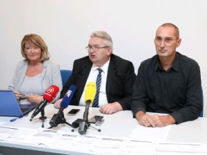 Na fotografiji predsjednica Udruge Miriam Kervatin, glavni tajnik Mario Strinavić, dopredsjednik Udruge Sarajko Baksa. foto  HINA/ Lana SLIVAR DOMINIĆ/