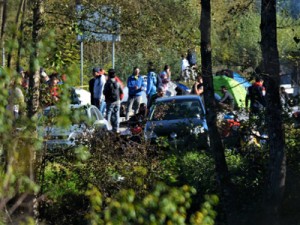 Na slici pripadnici policije kordonom spriječavaju migrante da pređu hrvatsku granicu kod graničnog prijelaza Maljevac. foto HINA/ Mladen VOLARIĆ