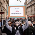 Francuske glumice u činu podrške Irankama režu svoju kosu